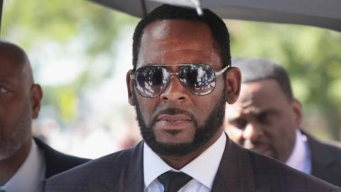 R&B singer R. Kelly leaves the Leighton Criminal Courts Building following a hearing on June 26, 2019 in Chicago, Illinois.