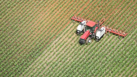 Fertiliser spreading in a corn field