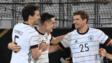 Florian Neuhaus of Germany celebrates with Mats Hummels and Thomas Muller