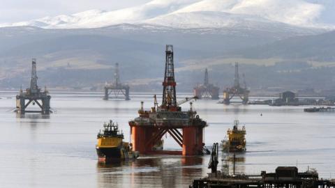 The oil platform Stena Spey amongst other rigs in the Cromarty