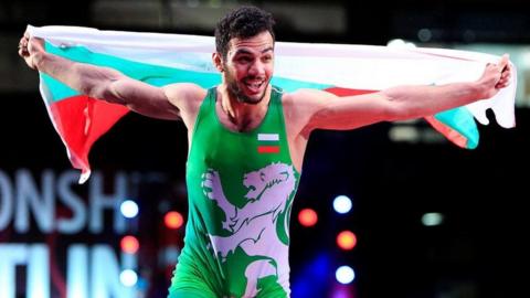 Tarek Abdul Salam with a Bulgarian flag after his win