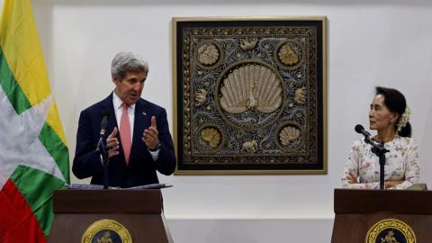Myanmar Foreign Minister Aung San Suu Kyi (R) and US Secretary of State John Kerry (L) take part in a joint press conference following their meeting at the Ministry of Foreign Affairs in Myanmar"s capital Naypyidaw on 22 May 2016.