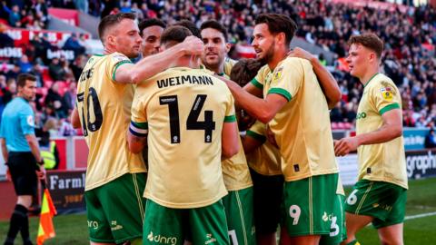 Bristol City players celebrate goal