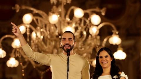 Current president Nayib Bukele (L), speaks from the National Palace with his wife Gabriela Rodriguez de Bukele (R) in San Salvador, El Salvador, 04 February 2024.
