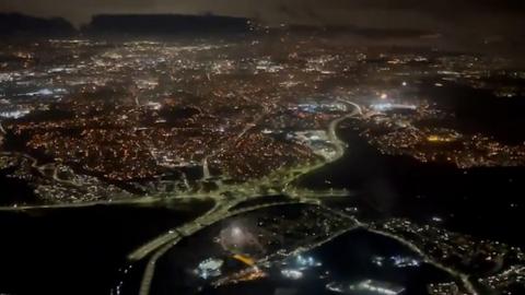 A passenger on a plane filmed some beautiful pictures of Glasgow on Bonfire Night.