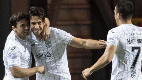 Hibernian's Joe Newell (second left) celebrates making it 1-0