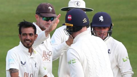 Kent's spinners took all eight wickets in the Lancashire second innings