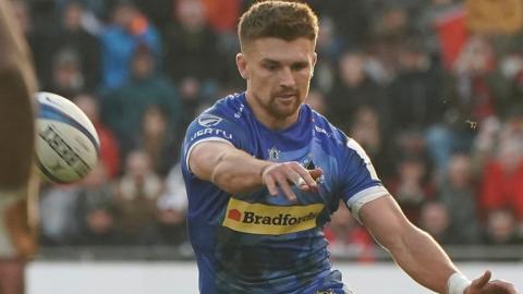 Henry Slade kicks the match-winning kick