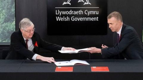 Mark Drakeford and Adam Price signing co-operation deal