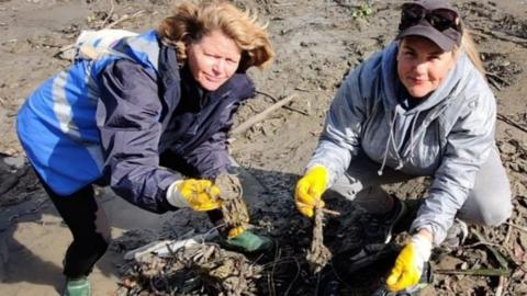 Campaigners clean up