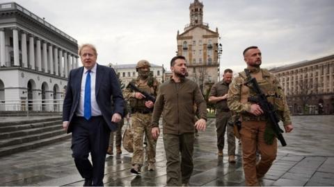 Boris Johnson and Volodymyr Zelensky