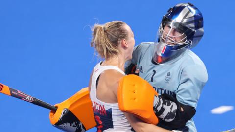 Maddie Hinch celebrates with Hannah Martin