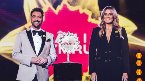 Trystan Ellis-Morris ac Elin Fflur