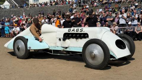 Llun y car Babs ar Bentywyn