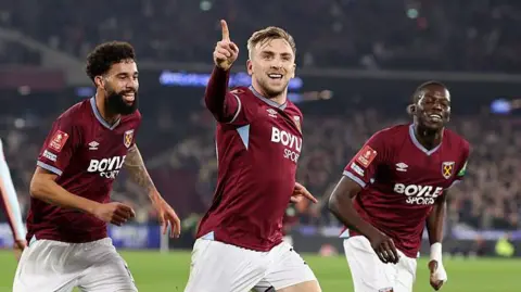 Jarrod Bowen scores for West Ham