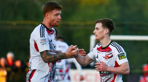 Elliot Dunlop celebrates goal with Fraser Bryden