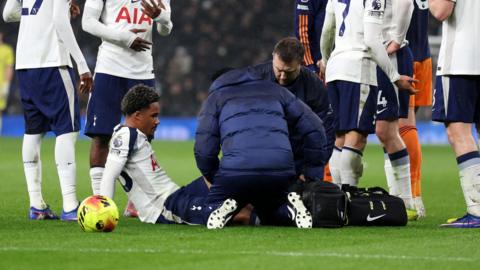 Injured Tottenham player