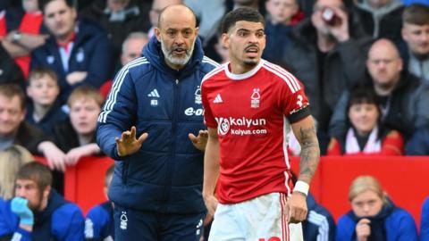 Nuno Espirito Santo and Morgan Gibbs-White talk on the touchline of the City Ground. 