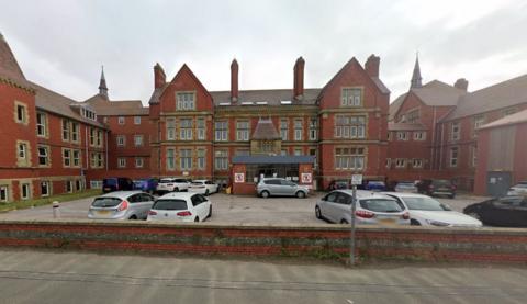 Ysbyty Brenhinol Alexandra yn Y Rhyl