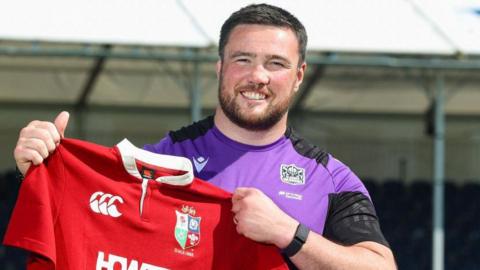 Zander Fagerson with his Lions shirt