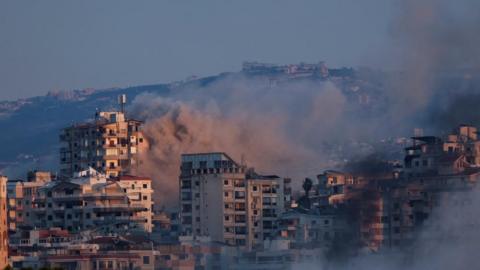 Smoke billows over southern Lebanon following an Israeli strike, amid ongoing cross-border hostilities between Hezbollah and Israeli forces, as seen from Tyre, Lebanon September 25, 2024.