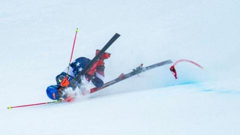 Mikaela Shiffrin crashes in the giant slalom second run at Killington