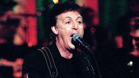 aul McCartney
Paul McCartney returns to the Cavern Club in Liverpool, where the Beatles
played their early gigs, 