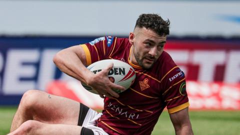 Jake Connor in action for Huddersfield Giants