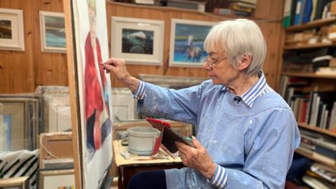 Fraoch a' dèanamh dealbh de Ruairidh Iain MacLeòid