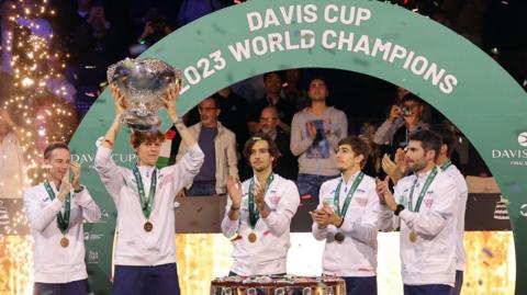 Italy celebrate winning the 2023 Davis Cup with Jannik Sinner lifting the trophy