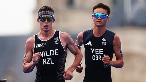 Alex Yee (right) overtakes Hayden Wilde in the closing stages of the triathlon at the 2024 Olympic Games