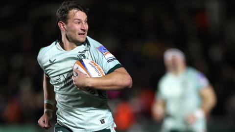 Joaquin Moro of Leicester Tigers runs away to score a try
