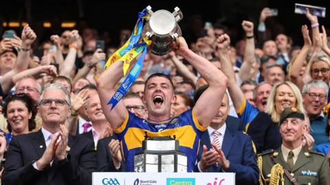 Rona  Maher lifts the cup