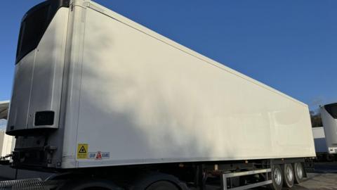 A white trailer unit