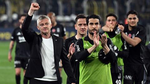 Ole Gunnar Solksjaer celebrates with his Besiktas players