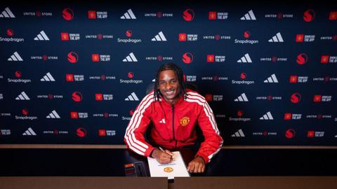 Tynan Thompson signs for Manchester United from Tottenham