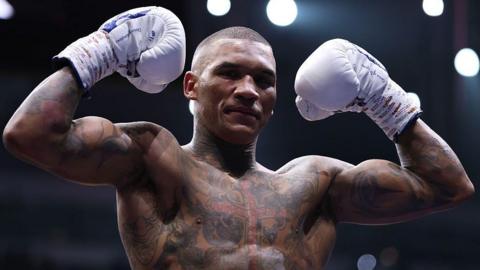 Conor Benn flexes his muscles