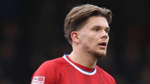 Lewis Leigh playing for Crewe Alexandra 