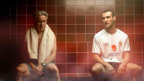 Steve Coogan as Mick McCarthy and Éanna Hardwicke as Roy Keane in the film Saipan