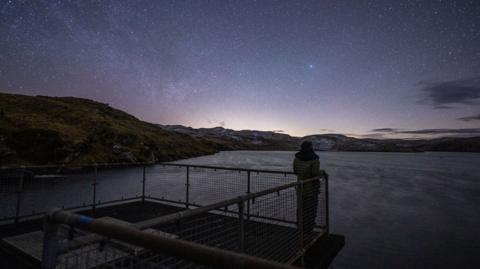 Rowenna Hoskins looking at the starry night sky