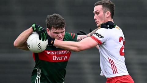 ordan Flynn of Mayo in action against Conn Kilpatrick of Tyrone 