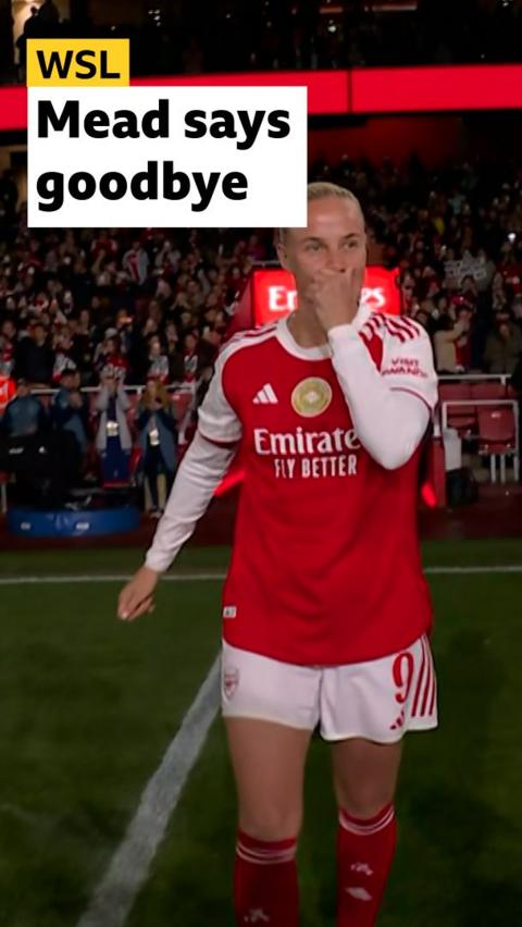 Beth Mead walking out onto the pitch 