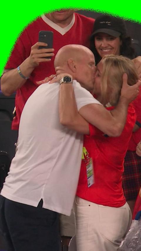 Norway manager kisses wife after World Cup win