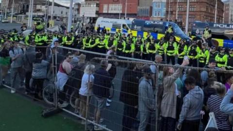 Police kettle in protesters in Blackpool