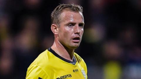 Lee Cattermole on the field during a game for VVV Vento