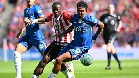 Sunderland striker Bryan Brobbey chases Chelsea defender Wesley Fofana while on the ball
