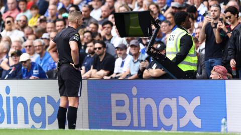 Referee Rob Jones