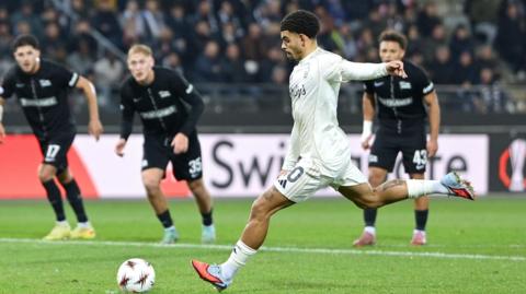 Morgan Gibbs-White taking a penalty