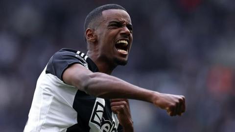 Alexander Isak celebrating a Newcastle goal