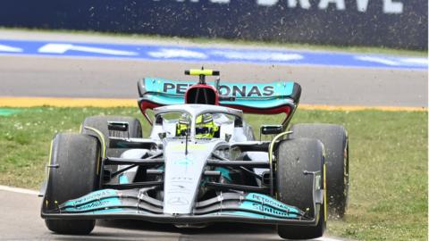 Lewis Hamilton returns to the Imola circuit after going across the grass
